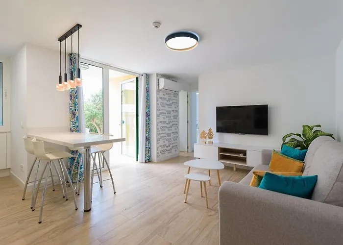 Olas بلايا ديل إنغلز